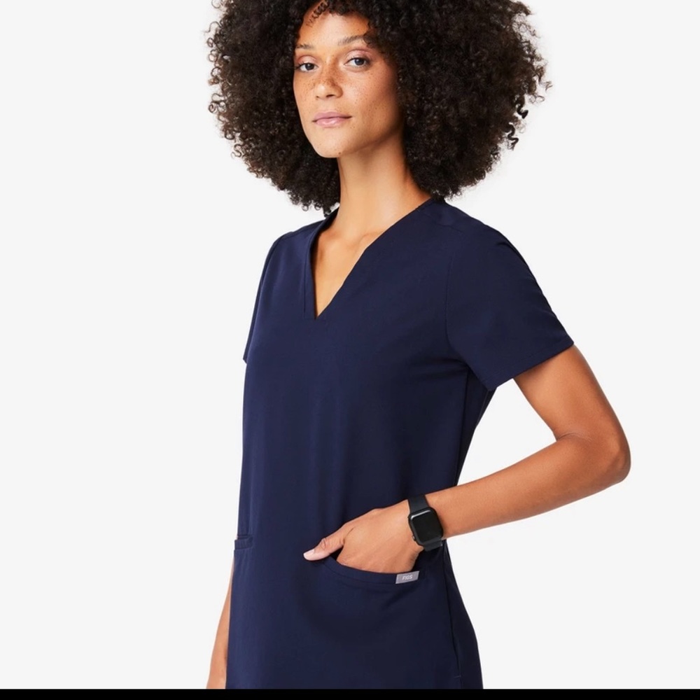Figs Casma™ Scrub Top in Navy Blue Size M